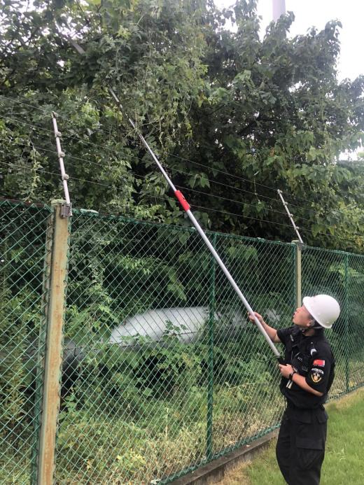 C:/Users/BA/Desktop/風(fēng)雨過后南京保安迅速行動(dòng)，恢復(fù)安“寧”面貌/2.jpg2