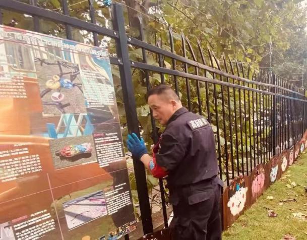 C:/Users/BA/Desktop/風(fēng)雨過后南京保安迅速行動(dòng)，恢復(fù)安“寧”面貌/8.jpg8