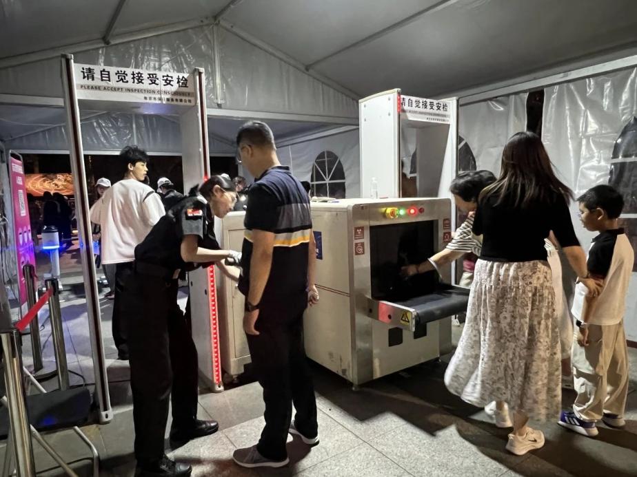 C:/Users/BA/Desktop/“安保鐵軍、硬核保障”2024系列報(bào)道四十三——月滿(mǎn)中秋，南京市保安服務(wù)有限公司圓滿(mǎn)護(hù)航“2024 南京森林音樂(lè)會(huì)”/4.jpg4