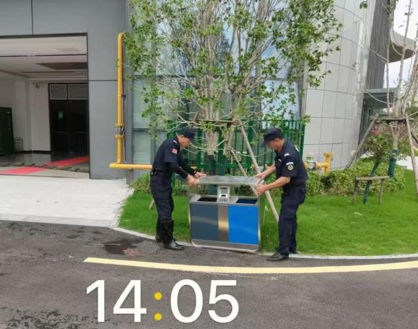 C:/Users/BA/Desktop/風(fēng)雨過后南京保安迅速行動(dòng)，恢復(fù)安“寧”面貌/4.jpg4