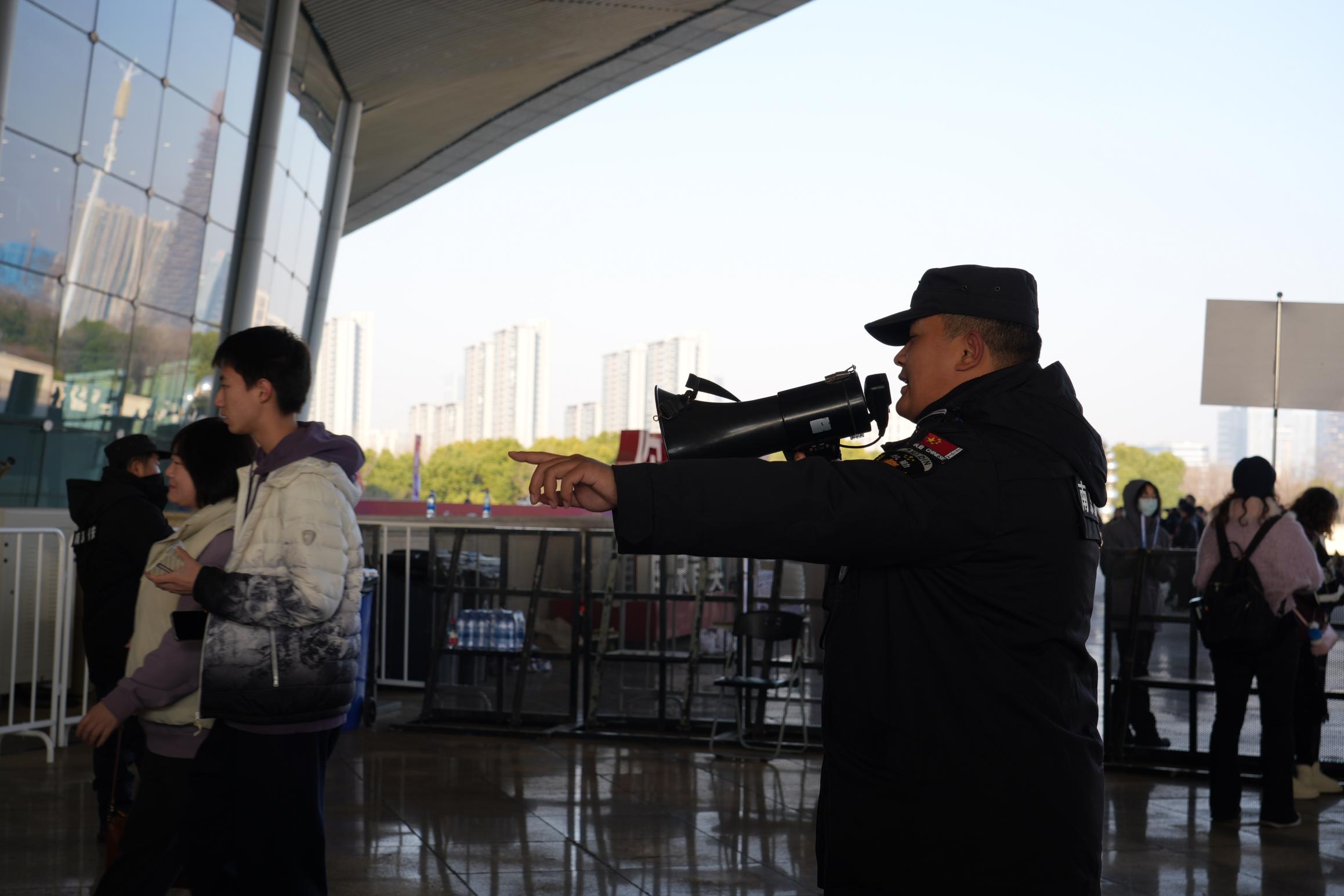 E:/25.12.10后 上傳網(wǎng)站留存/“安保鐵軍、硬核保障”2025系列報道四十一——乒超巔峰對決耀金陵 南京市保硬核護航筑平安/DSC06342.JPGDSC06342